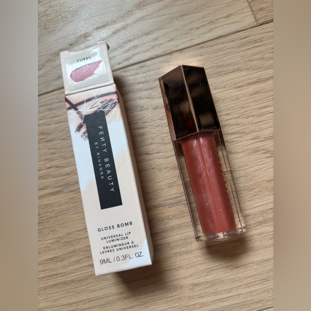 Fenty Beauty Gloss Bomb Fu$$y Universal Lip Luminizer